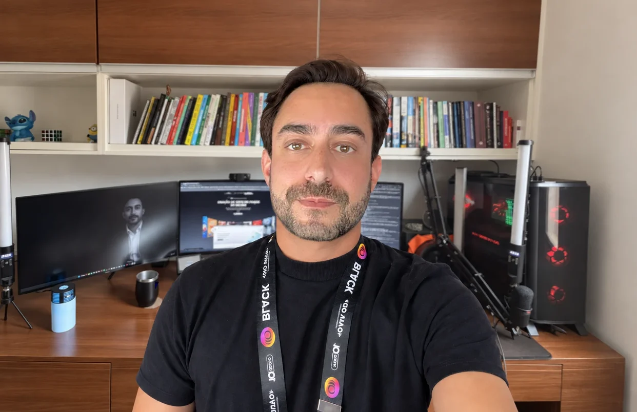 Plinio Ventavoli, responsável pela criação de sites em Poços de Caldas, no escritório